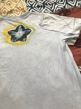 Load image into Gallery viewer, Outline Star Flower T-shirt