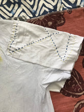 Load image into Gallery viewer, Outline Star Flower T-shirt